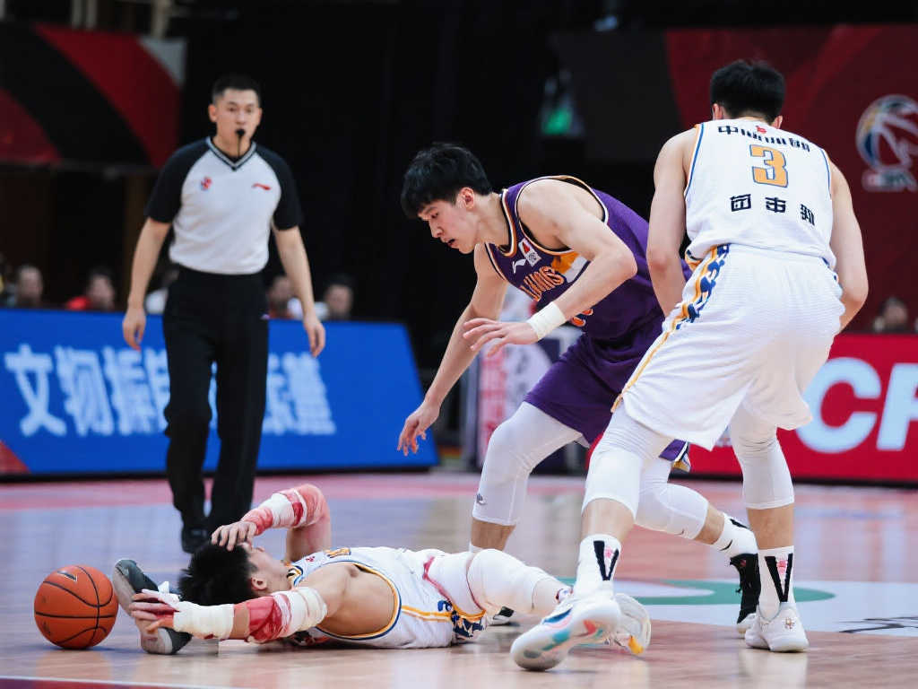[流言板]中国篮协：曾凡博受伤动作应判违体，未来将严惩危险行为